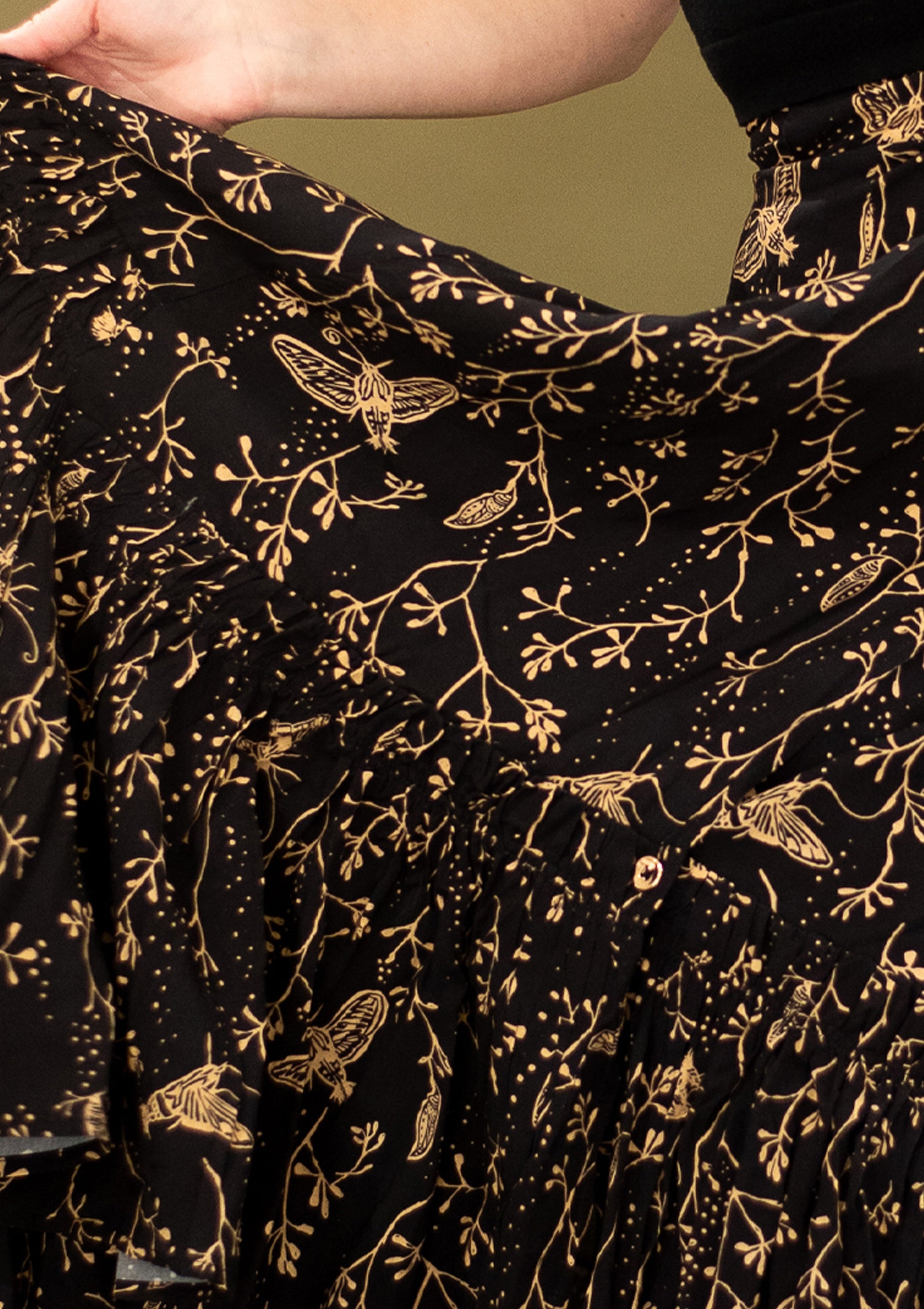 Coyote wrap skirt - in Hawk Moth